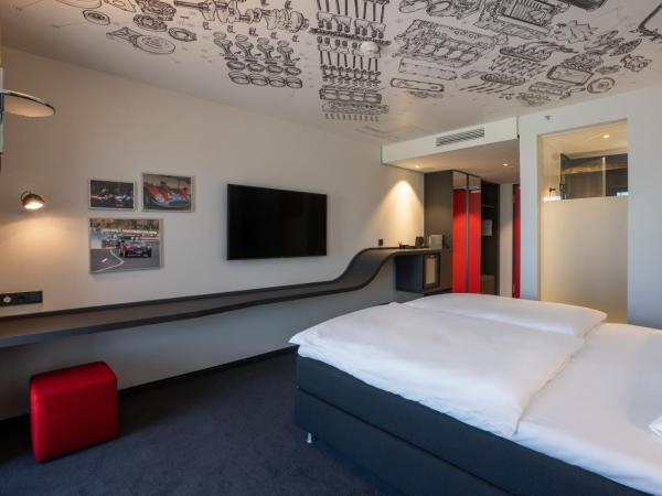 V8 Hotel Köln at MOTORWORLD : photo 4 de la chambre chambre double supérieure