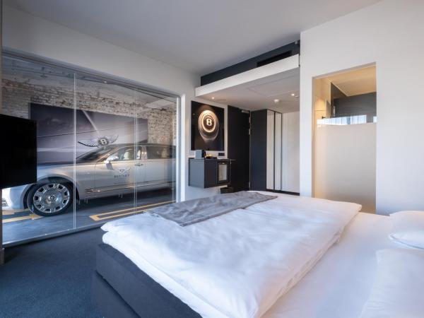 V8 Hotel Köln at MOTORWORLD : photo 3 de la chambre suite voiture