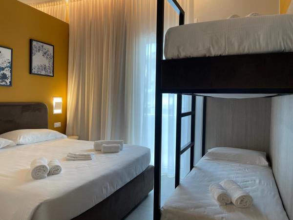 Hotel Iris ***S : photo 3 de la chambre chambre familiale supérieure