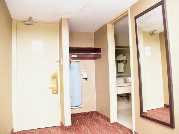 Days Inn by Wyndham Ottawa : photo 3 de la chambre chambre lit queen-size deluxe