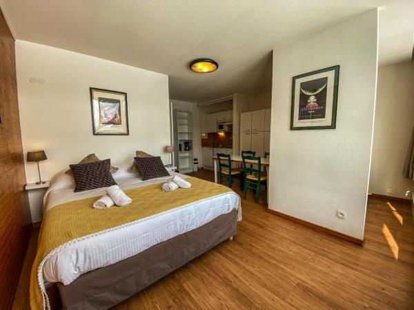 Appart'Hôtel LIDO au bord de l'eau : photo 3 de la chambre studio confort - vue sur grand lac