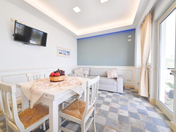 Belgodere di Mezzavia Apartments : photo 10 de la chambre appartement avec balcon