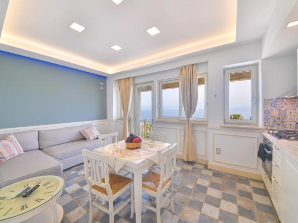 Belgodere di Mezzavia Apartments : photo 2 de la chambre appartement avec balcon