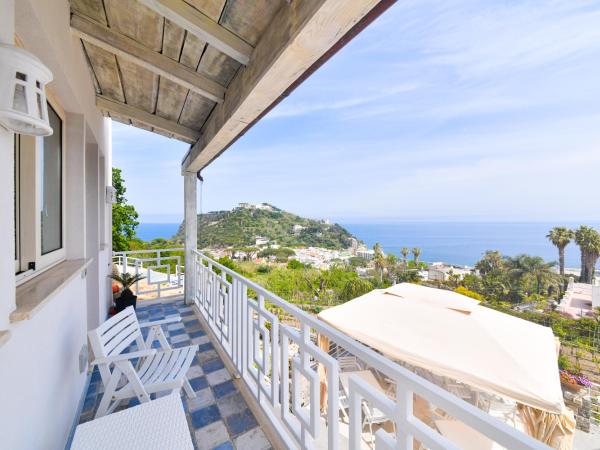 Belgodere di Mezzavia Apartments : photo 1 de la chambre appartement avec balcon