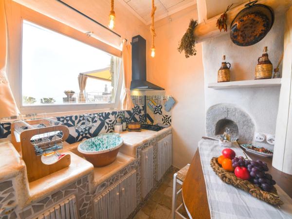 Belgodere di Mezzavia Apartments : photo 3 de la chambre studio avec baignoire spa