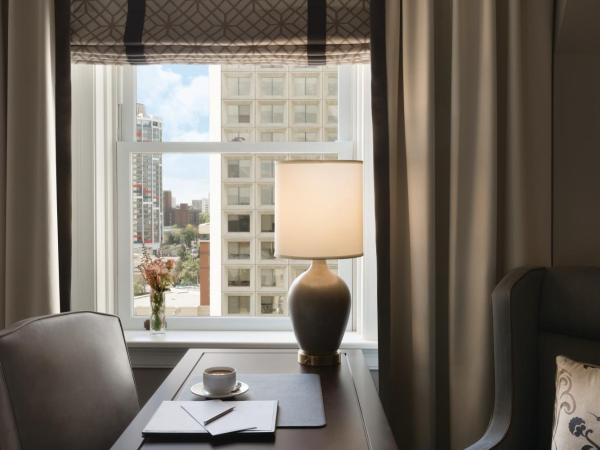 Fairmont Hotel Macdonald : photo 4 de la chambre chambre lit king-size fairmont