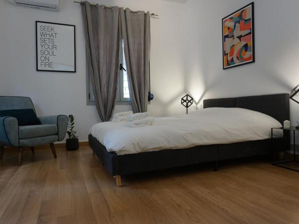 Exarcheia House : photo 4 de la chambre chambre double avec salle de bains privative