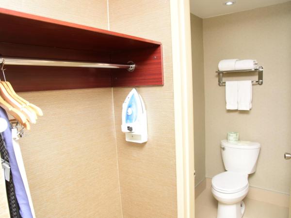 Days Inn by Wyndham Ottawa : photo 3 de la chambre chambre avec 2 lits queen-size