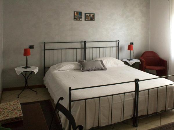 Casa Chiara B&B : photo 10 de la chambre chambre double ou lits jumeaux