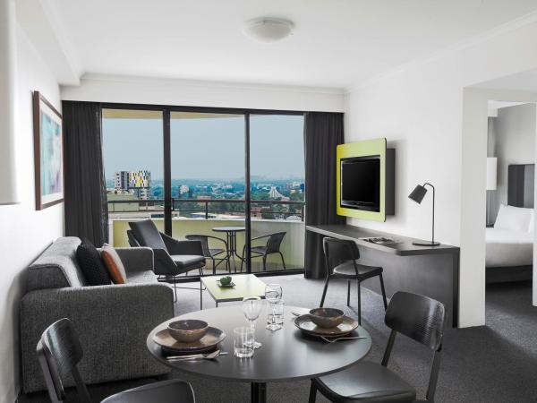 Mantra Parramatta : photo 1 de la chambre appartement 1 chambre avec baignoire spa