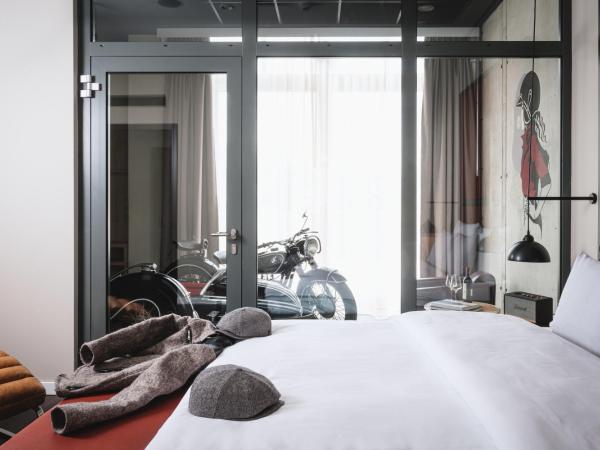 AMERON München Motorworld : photo 2 de la chambre studio moto