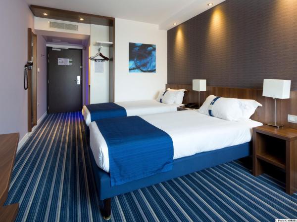 Holiday Inn Express Montpellier - Odysseum, an IHG Hotel : photo 1 de la chambre chambre lits jumeaux pour personnes à mobilité réduite
