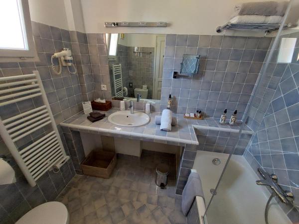 Hôtel les Bouis - Vue mer : photo 1 de la chambre chambre double supérieure - vue sur mer