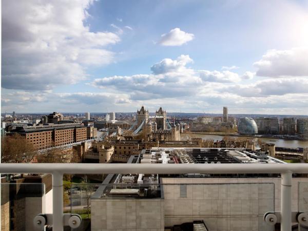 Leonardo Royal Hotel London City - Tower of London : photo 2 de la chambre suite lit king-size