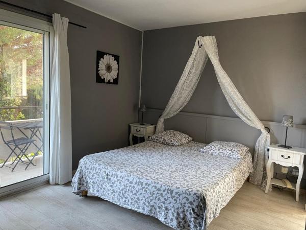 Hotel L'Orangeraie : photo 2 de la chambre chambre double - vue sur rue et jardin