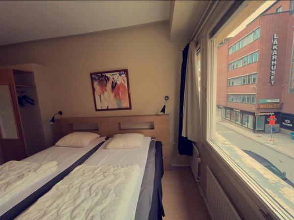 Uppsala City Hostel : photo 4 de la chambre chambre double avec salle de bains commune