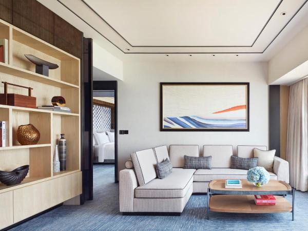 Four Seasons Hotel Hong Kong : photo 1 de la chambre  suite supérieure - vue sur port