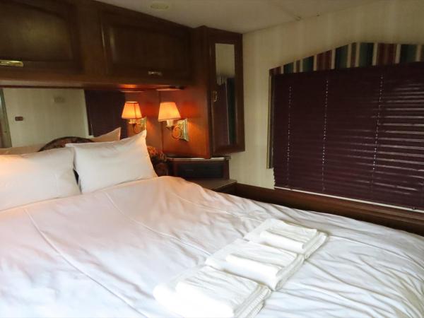 Osaka Hokko Marina HULL : photo 9 de la chambre dx camping car with double bed and two extra beds