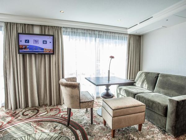 VIVA RIVERSIDE Altstadt Düsseldorf : photo 2 de la chambre suite principale - vue sur ville