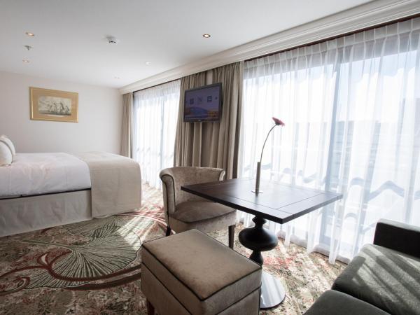 VIVA RIVERSIDE Altstadt Düsseldorf : photo 3 de la chambre suite principale - vue sur ville