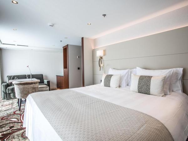 VIVA RIVERSIDE Altstadt Düsseldorf : photo 4 de la chambre suite principale - vue sur ville