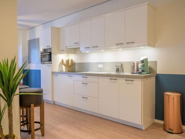 Flonk Hotel Groningen Centre, BW Signature Collection : photo 3 de la chambre appartement 1 chambre avec balcon