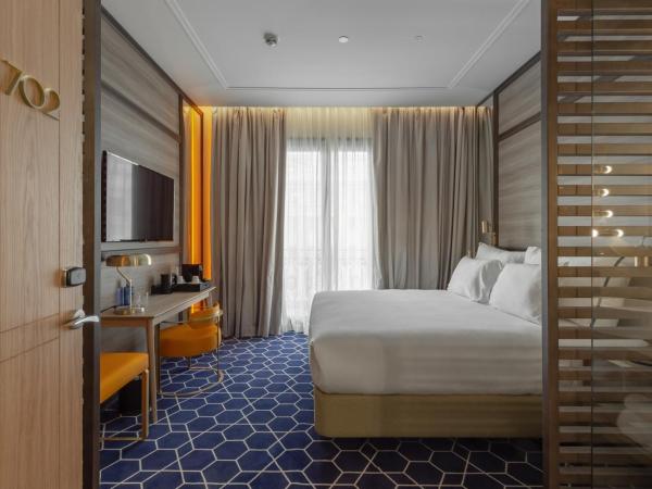 Pestana CR7 Gran Vía Madrid : photo 5 de la chambre hébergement premium avec balcon - vue imprenable