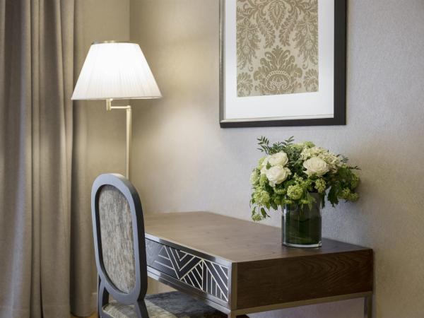 Warwick Reine Astrid - Lyon : photo 4 de la chambre suite privilège