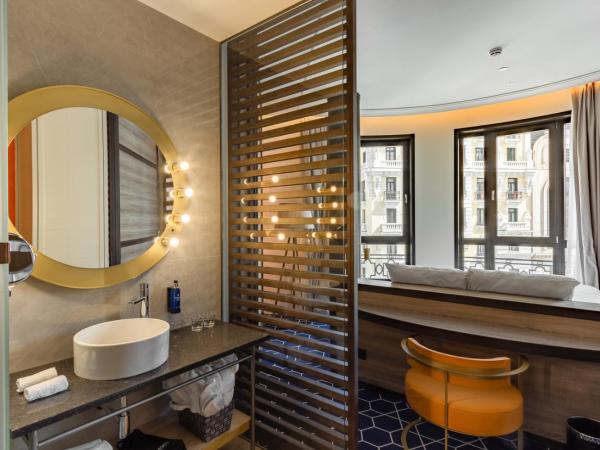 Pestana CR7 Gran Vía Madrid : photo 3 de la chambre grand hébergement de luxe avec vue