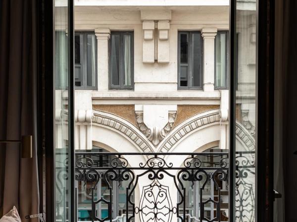 Pestana CR7 Gran Vía Madrid : photo 1 de la chambre chambre premium avec balcon