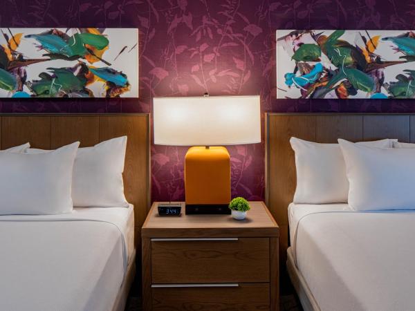 Hyatt House Tampa Downtown : photo 3 de la chambre chambre avec 2 lits queen-size et salon