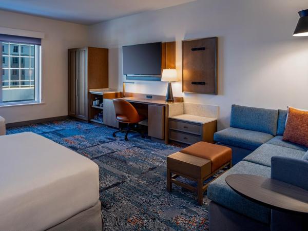 Hyatt Place Tampa Downtown : photo 3 de la chambre chambre 2 lits queen-size avec douche accessible en fauteuil roulant - accessible aux personnes à mobilité réduite