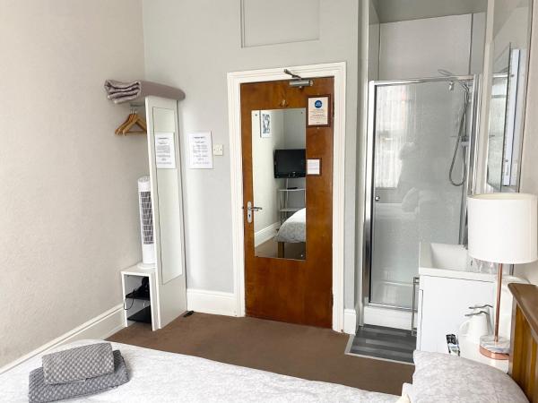 Friars Rest Guest House : photo 3 de la chambre chambre double avec salle de bains privative extérieure