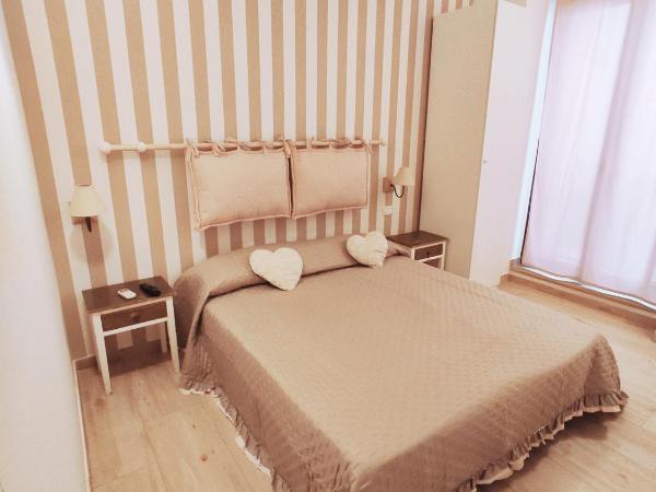 B&B La Maison Del Borgo Antico : photo 1 de la chambre chambre double ou lits jumeaux avec balcon