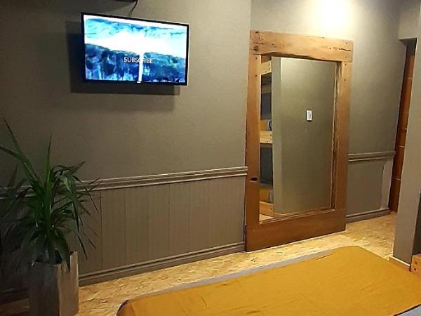 Bucanaan hostel boutique : photo 5 de la chambre chambre double ou lits jumeaux deluxe – vue sur jardin