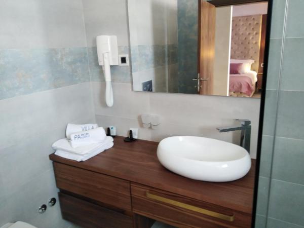 Villa Pasis : photo 3 de la chambre chambre supérieure lit king-size avec terrasse