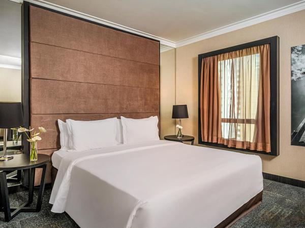 Novotel SP Jardins : photo 1 de la chambre suite supérieure avec un lit double