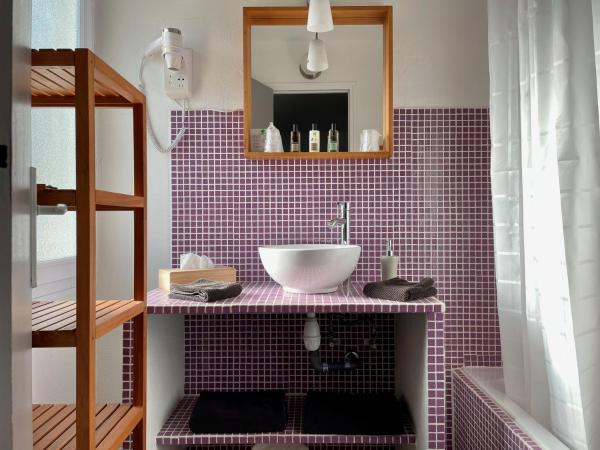 Hotel L'Orangeraie : photo 7 de la chambre chambre double - vue sur rue et jardin