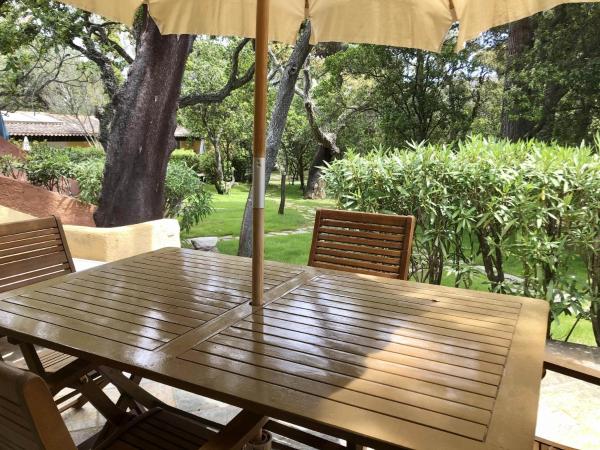 Villa Les Lieges de Palombaggia : photo 1 de la chambre bungalow - vue sur jardin