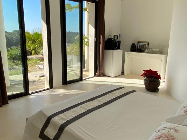 Villa Les Restanques : photo 1 de la chambre chambre double (2 adultes) avec terrasse privée 