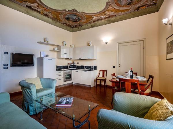 Palazzo Gamba Apartments al Duomo : photo 10 de la chambre appartement 2 chambres - vue sur dôme de cathédrale (2 adultes)