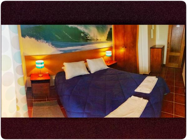 Supertubos Beach Hostel : photo 4 de la chambre chambre double avec balcon - vue sur mer
