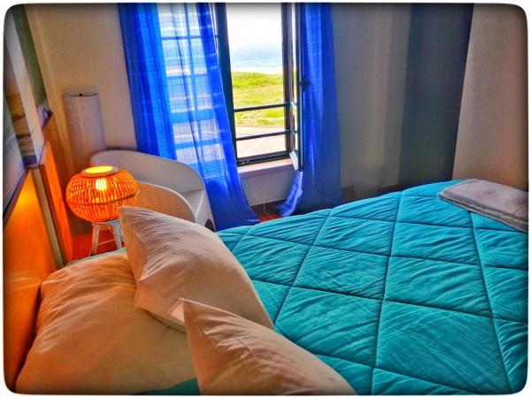 Supertubos Beach Hostel : photo 4 de la chambre chambre double - salle de bains commune - vue sur mer 