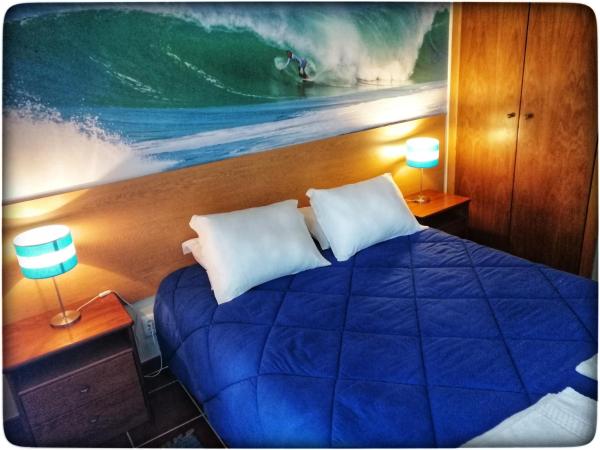 Supertubos Beach Hostel : photo 6 de la chambre chambre double avec balcon - vue sur mer