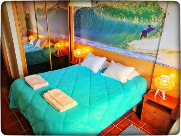 Supertubos Beach Hostel : photo 6 de la chambre chambre double - salle de bains commune - vue sur mer 