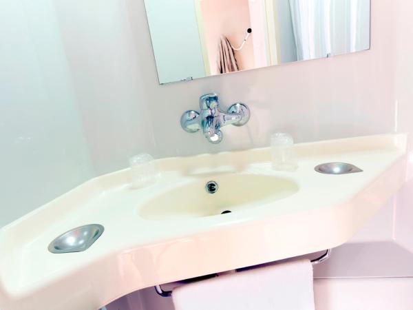 Premiere Classe Charleville Mezieres : photo 1 de la chambre chambre triple - 1 lit double et 1 lit superposé