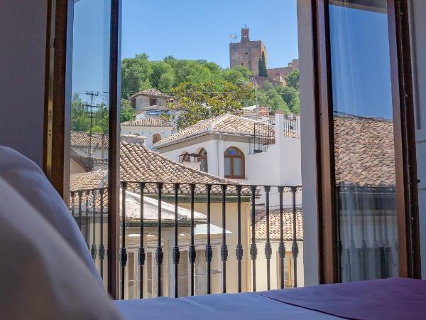 Hotel Boutique Puerta de las Granadas : photo 1 de la chambre hébergement premium avec jacuzzi - vue sur alhambra