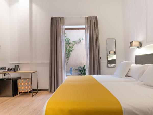 Hotel Boutique Puerta de las Granadas : photo 4 de la chambre chambre chic & terrasse (rez-de-chaussée)