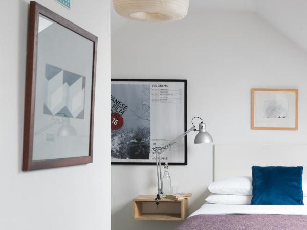 The Stop : photo 1 de la chambre chambre double avec salle de bains privative