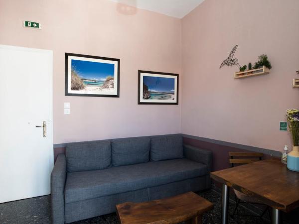 Kalamata Art Rooms : photo 5 de la chambre chambre quadruple premium